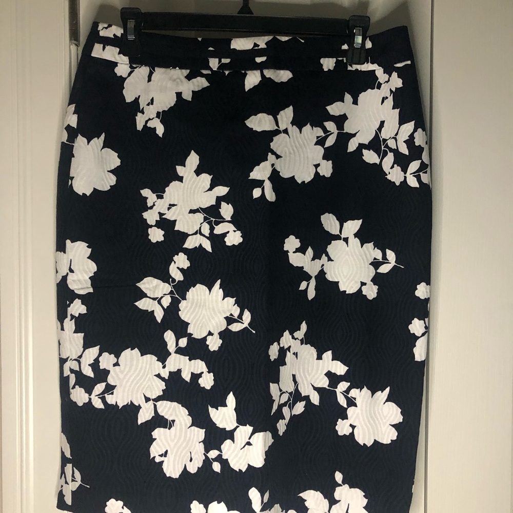 Lovely pencil skirt from Talbots new with tags.